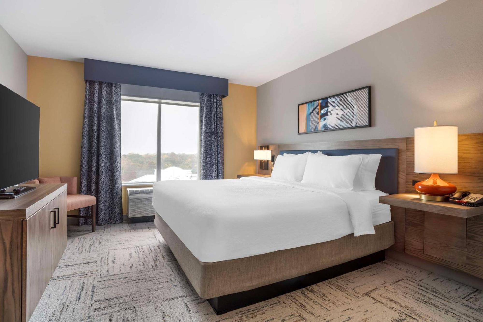 One-Bedroom King Suite,1642324120:JPEG