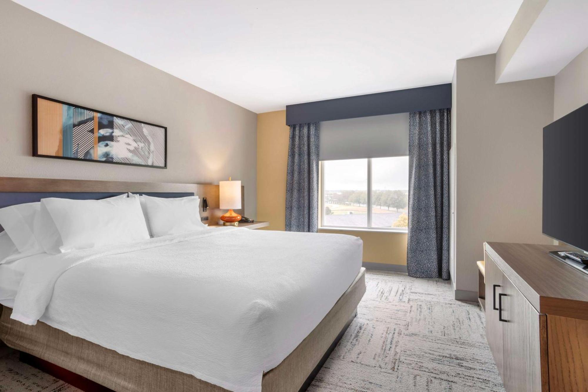 Junior King Suite with Sofa Bed,1642324146:JPEG